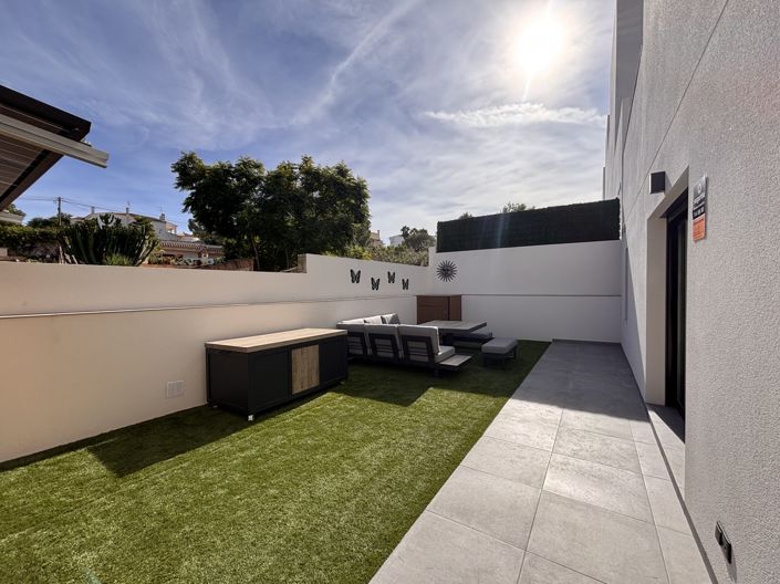 Image No.19-2 Bed Property for sale