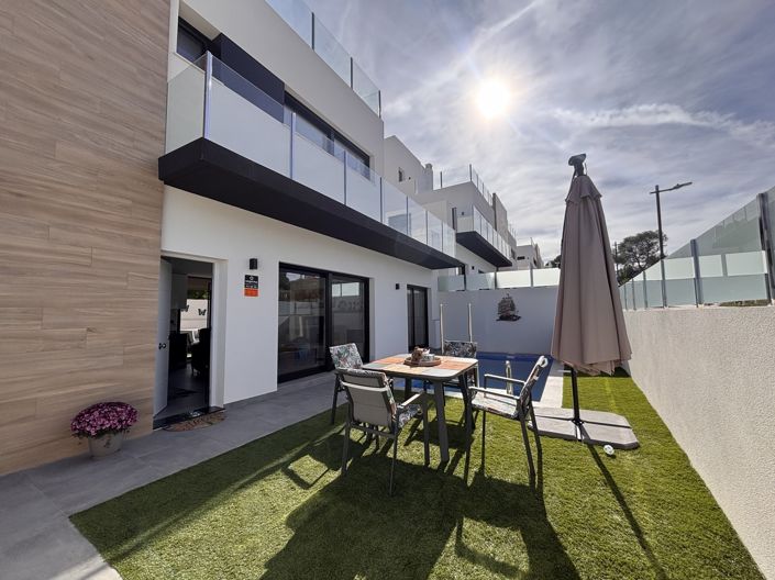 Image No.3-2 Bed Property for sale