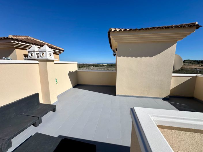 Image No.4-4 Bed Property for sale