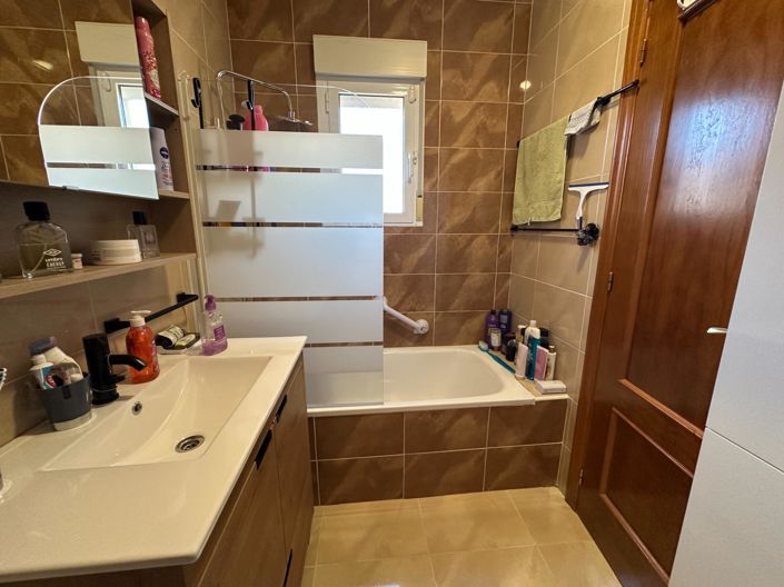 Image No.8-4 Bed Property for sale