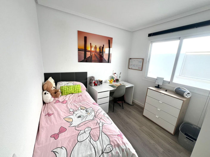 Image No.17-3 Bed Property for sale