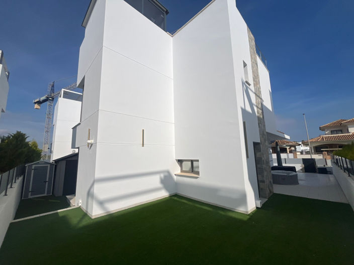 Image No.30-3 Bed Villa for sale