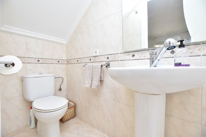 Image No.15-2 Bed Property for sale