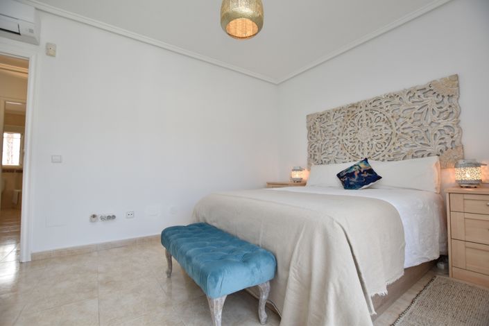 Image No.21-2 Bed Property for sale