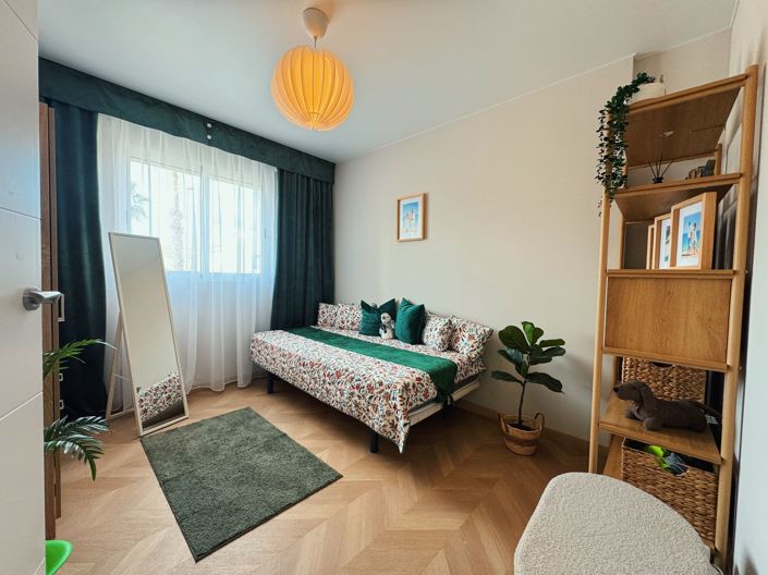 Image No.15-3 Bed Property for sale