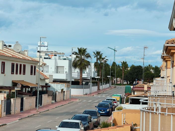 Image No.26-3 Bed Property for sale