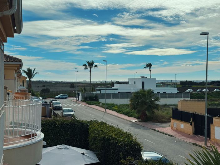 Image No.27-3 Bed Property for sale