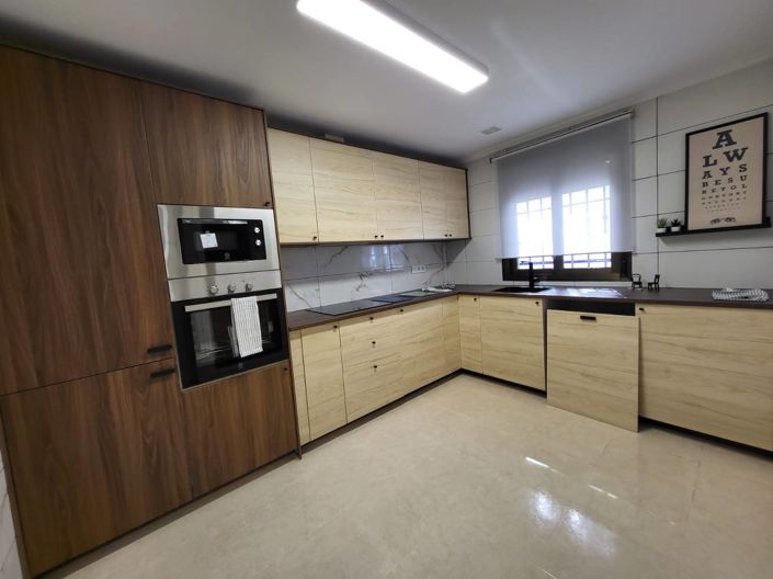 Image No.8-3 Bed Property for sale