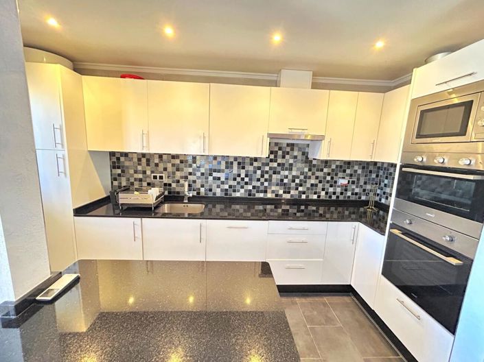 Image No.5-4 Bed Property for sale