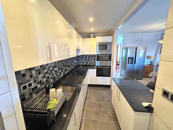 Image No.6-4 Bed Property for sale