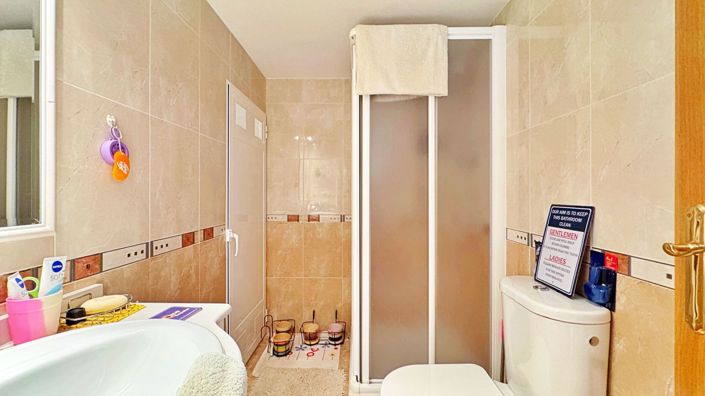 Image No.21-3 Bed Property for sale