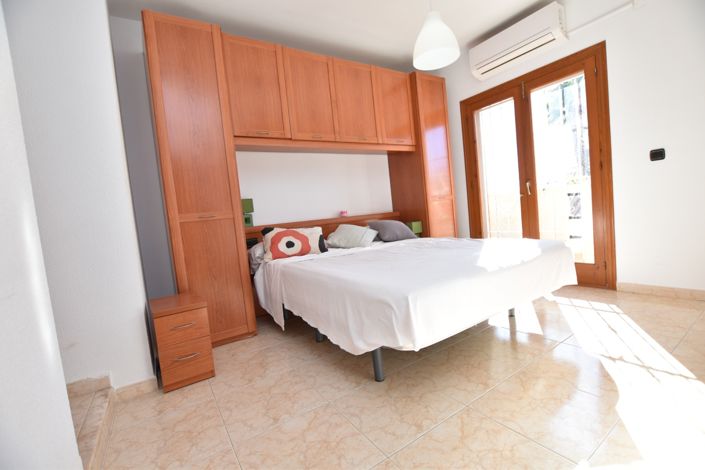 Image No.12-3 Bed Property for sale