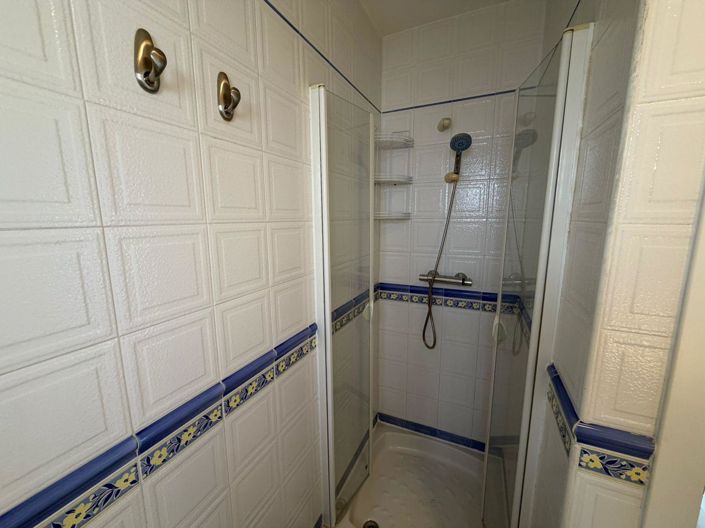 Image No.17-3 Bed Property for sale