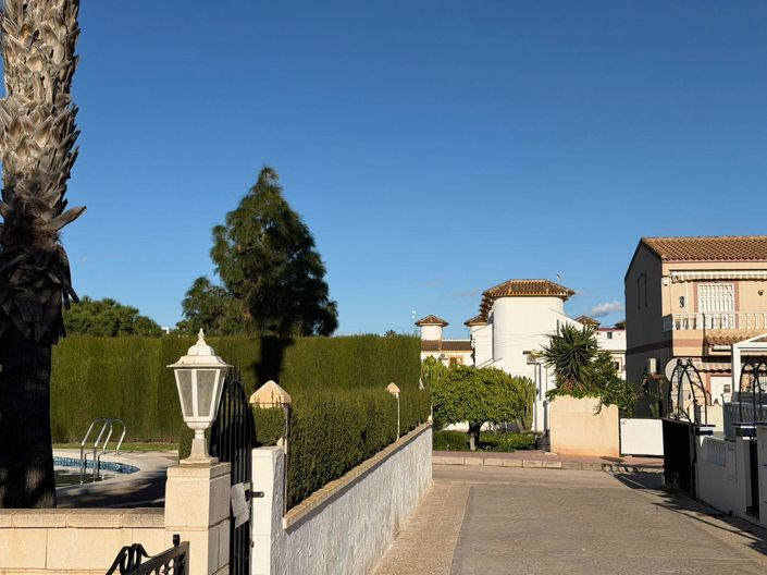 Image No.27-3 Bed Property for sale