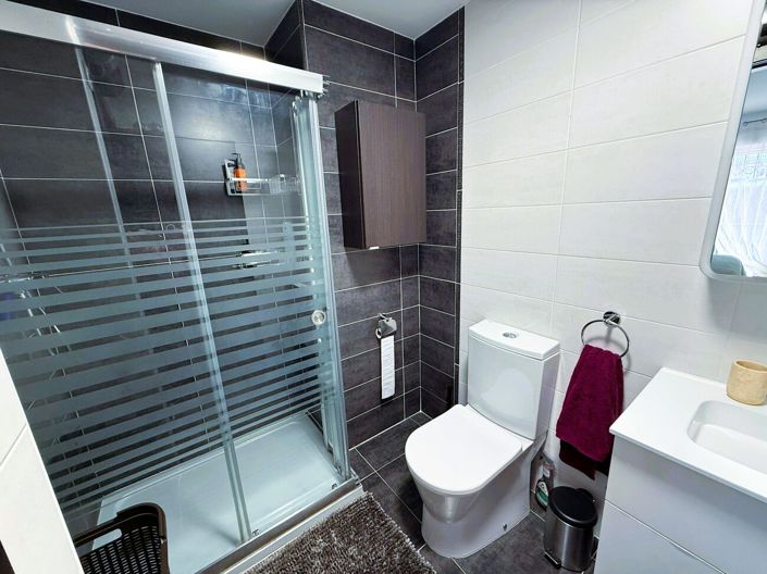 Image No.9-3 Bed Apartment for sale