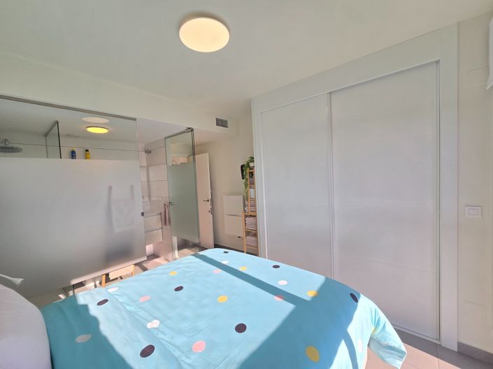 Image No.28-2 Bed Apartment for sale