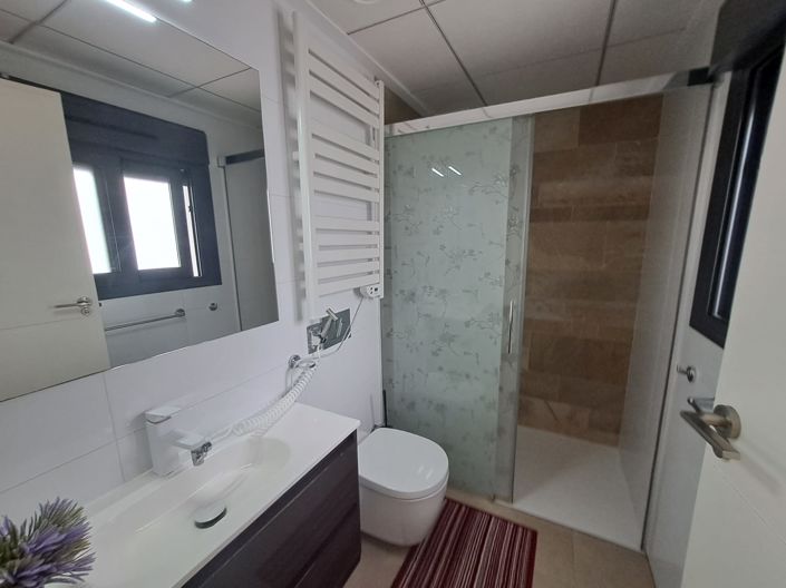 Image No.21-3 Bed Property for sale