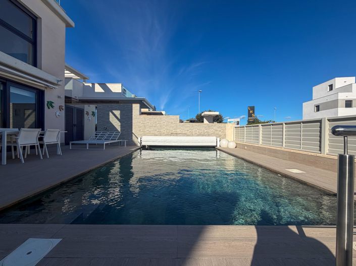 Image No.4-4 Bed Villa for sale