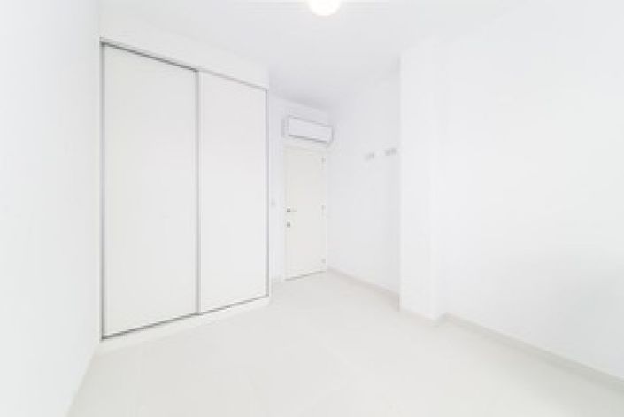 Image No.17-3 Bed Property for sale