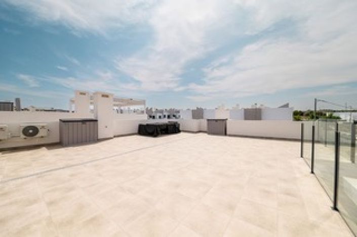 Image No.24-3 Bed Property for sale