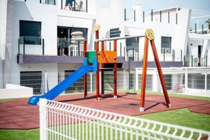 Image No.26-3 Bed Property for sale