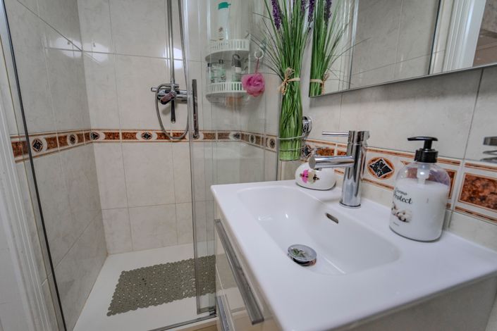 Image No.42-3 Bed Property for sale