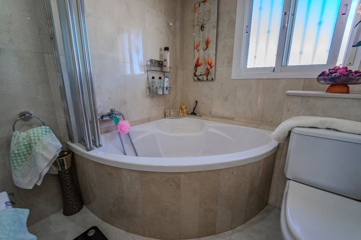 Image No.43-3 Bed Property for sale