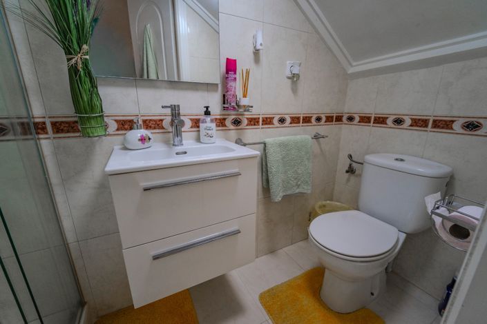 Image No.44-3 Bed Property for sale