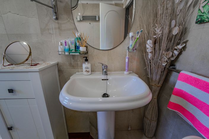 Image No.45-3 Bed Property for sale