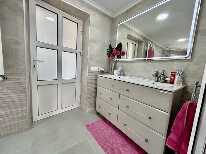 Image No.27-6 Bed Villa for sale