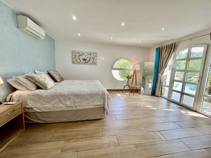 Image No.8-6 Bed Villa for sale