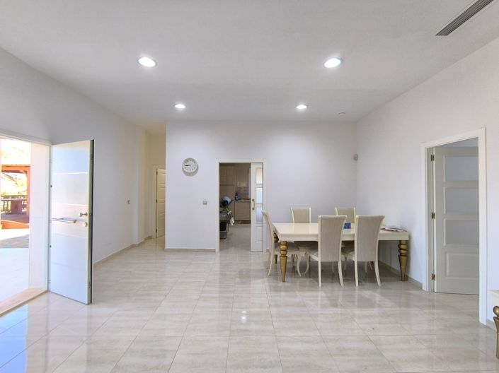 Image No.14-4 Bed Villa for sale