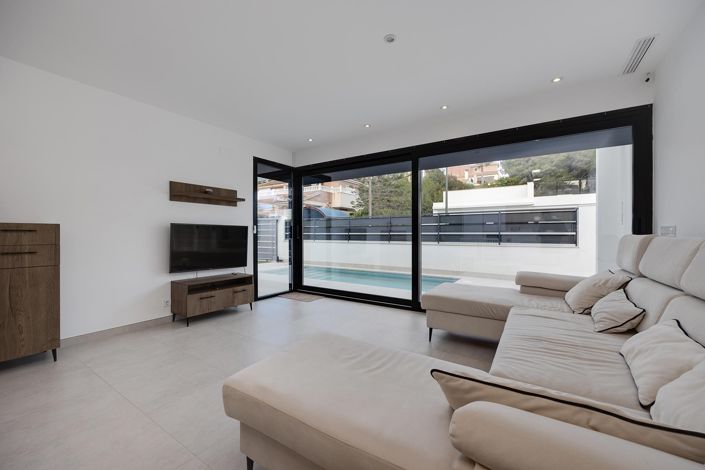 Image No.5-3 Bed Villa for sale