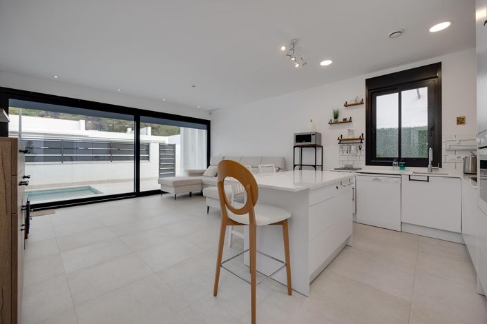 Image No.7-3 Bed Villa for sale