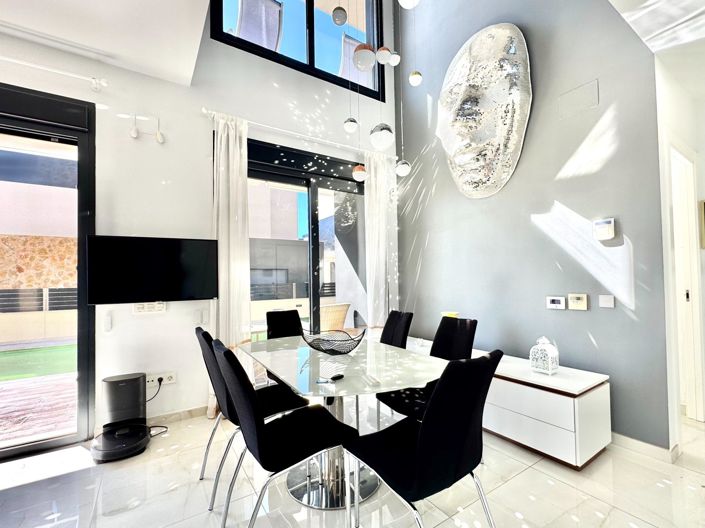 Image No.4-Villa de 4 chambres à vendre à Orihuela Costa