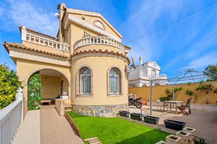 Image No.3-3 Bed Villa for sale