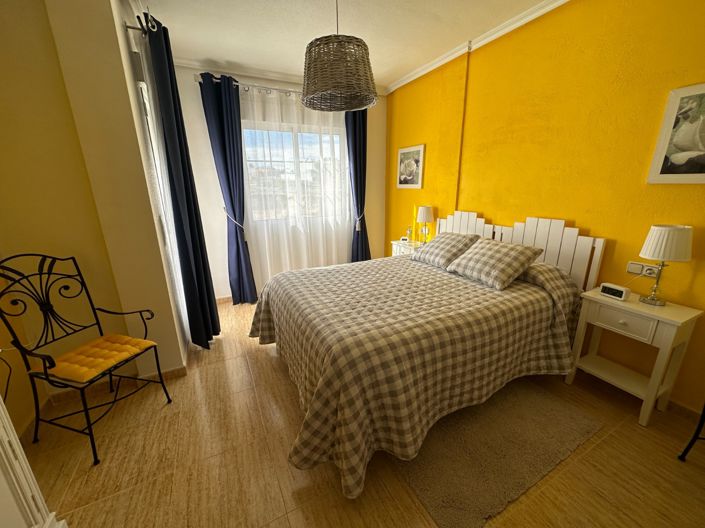 Image No.15-3 Bed Property for sale