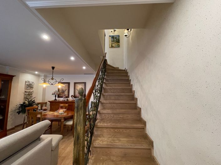 Image No.14-4 Bed Property for sale