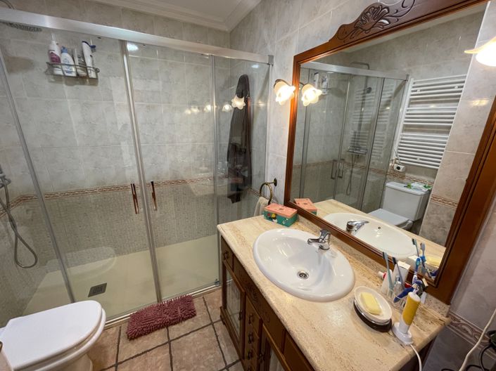 Image No.15-4 Bed Property for sale