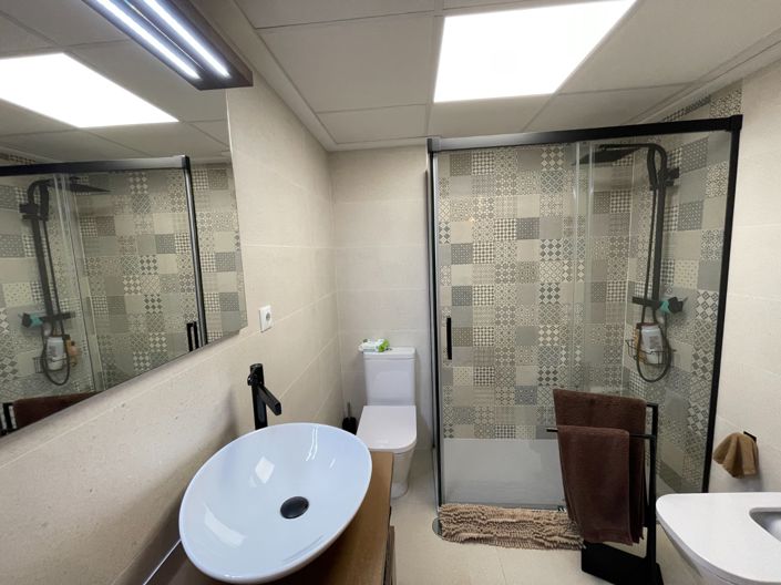 Image No.20-4 Bed Property for sale