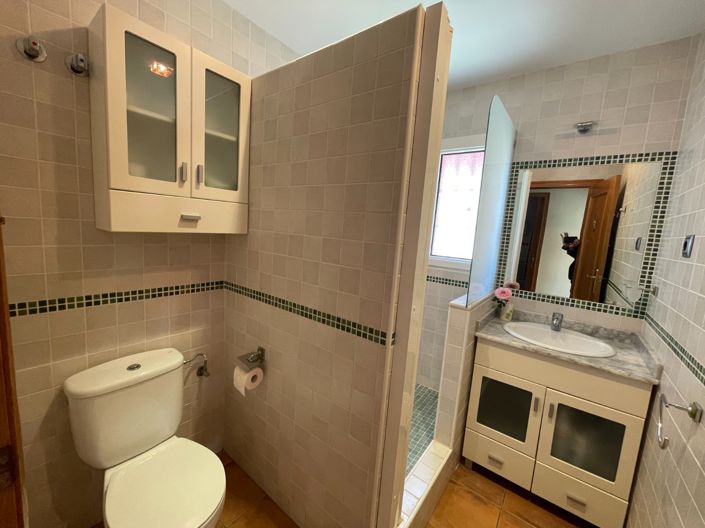 Image No.12-4 Bed Property for sale