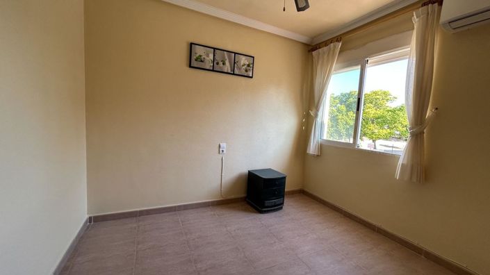 Image No.15-2 Bed Property for sale