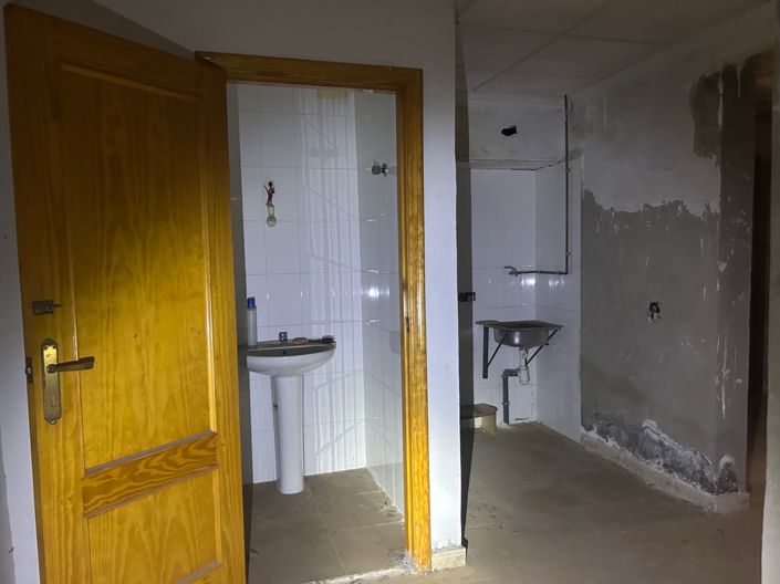 Image No.10-1 Bed Property for sale