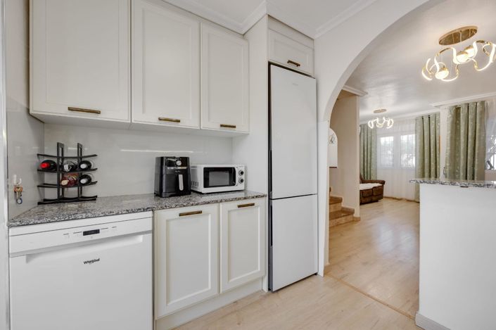 Image No.6-3 Bed Property for sale