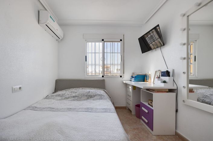 Image No.8-3 Bed Property for sale