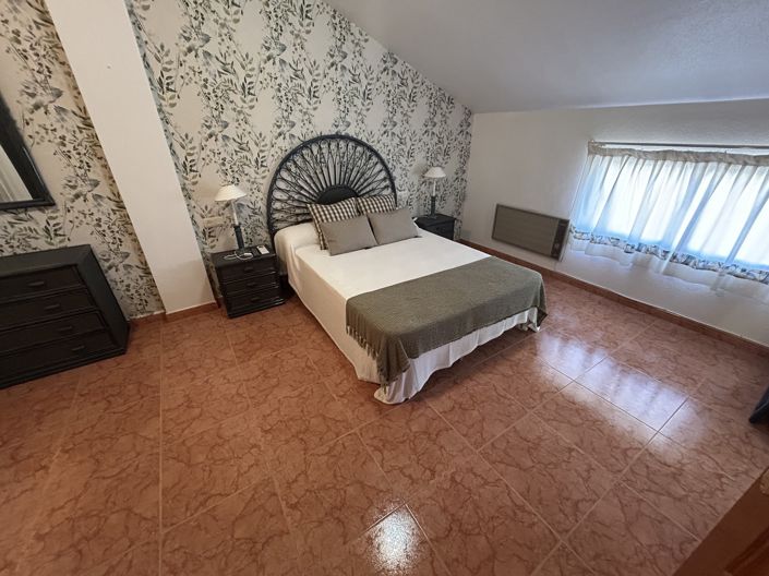 Image No.22-4 Bed Property for sale