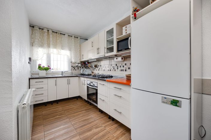 Image No.6-3 Bed Property for sale