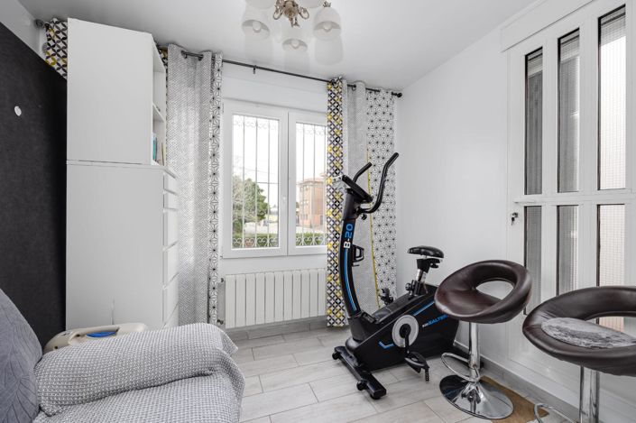 Image No.23-3 Bed Property for sale