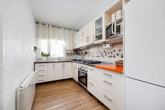 Image No.8-3 Bed Property for sale