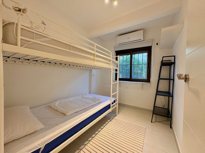 Image No.10-4 Bed Property for sale